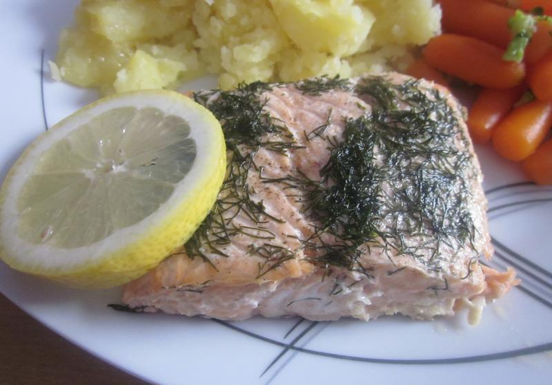 Doprawianie łososia przed pieczeniem