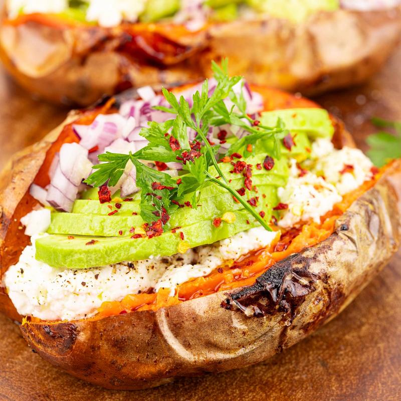 Odkryj sekret idealnie upieczonych batatów: jak długo piec je w całości?