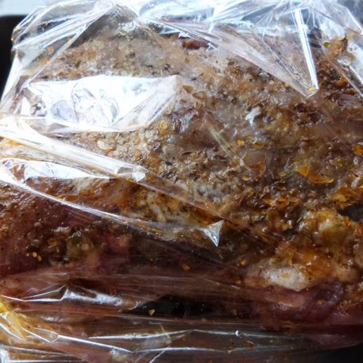 Jak długo piec karczek w rękawie