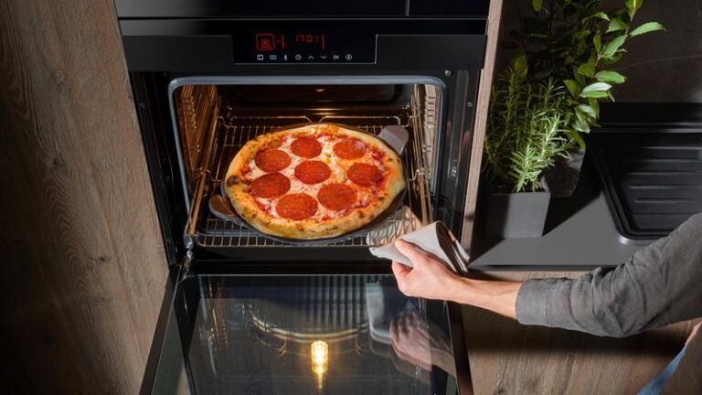 Idealna temperatura do pieczenia domowej pizzy – jak uzyskać perfekcyjny efekt?