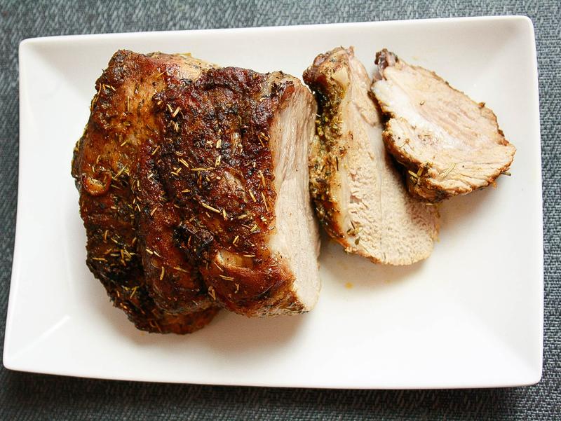 Jak długo piec karczek w rękawie, aby zaskoczyć smakiem?