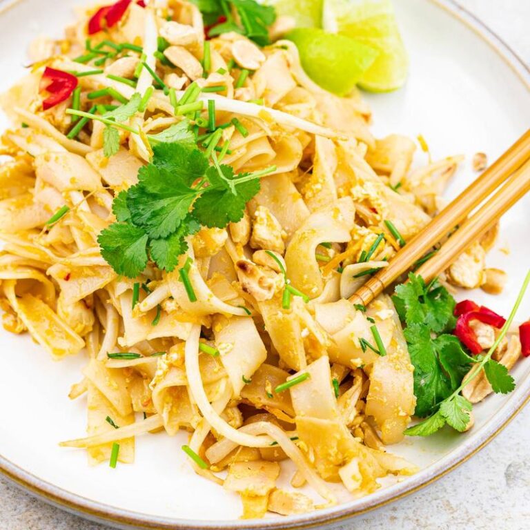 Odkryj, jak smakuje pad thai – kulinarna podróż do Tajlandii