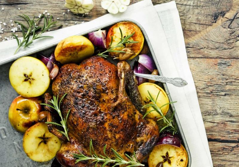 Kaczka pieczona z jabłkami