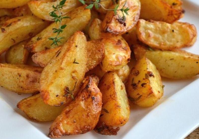 Idealne ziemniaki pieczone: jak długo gotować przed pieczeniem?