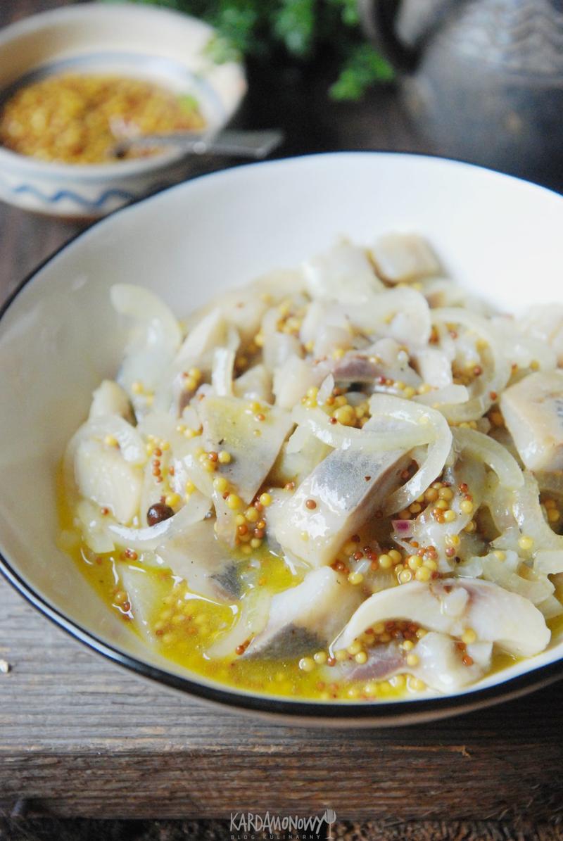 Przygotowanie śledzi solonych