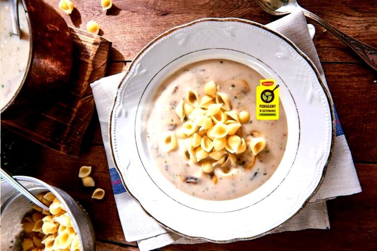 Idealny wybór: jaki makaron najlepiej pasuje do zupy pieczarkowej?