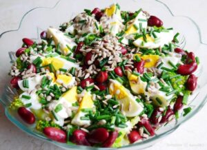 Smaczne i zdrowe sałatki na odchudzanie – odkryj najlepsze przepisy!