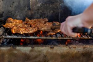 Jak długo smażyć karkówkę na grillu elektrycznym, aby była idealna?
