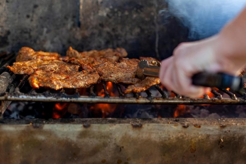 Jak długo smażyć karkówkę na grillu elektrycznym, aby była idealna?