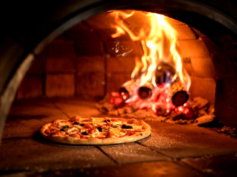 Odkryj tajemnice najlepszego pieczenia: w jakiej temperaturze piec pizzę na kamieniu?