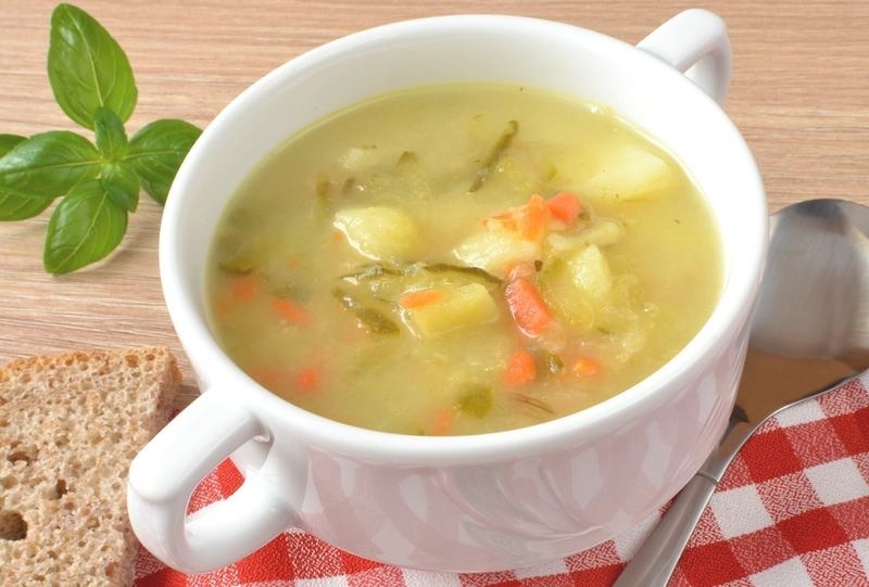 Zupa ogórkowa — od jakiego wieku wprowadzić ją do diety dzieci?